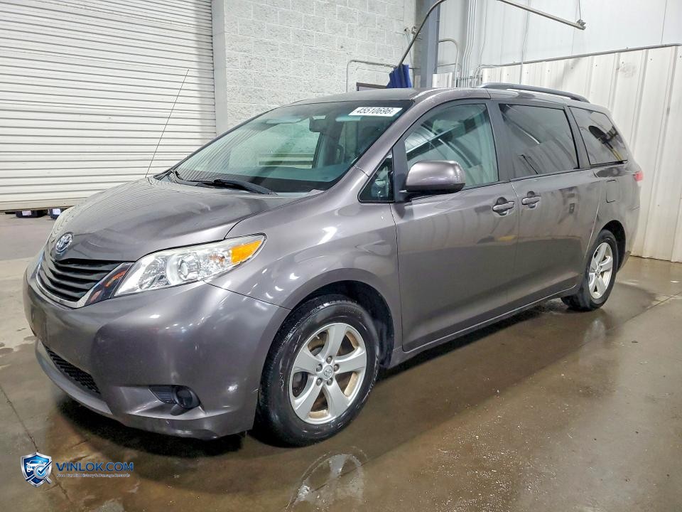 2013 TOYOTA SIENNA LE 8-PASSENGER – Lot 45510696 auction photo