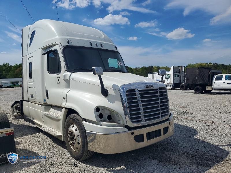 2017 FREIGHTLINER CASCADIA 125 SEMI TRUCK – Lot 45746156 auction photo