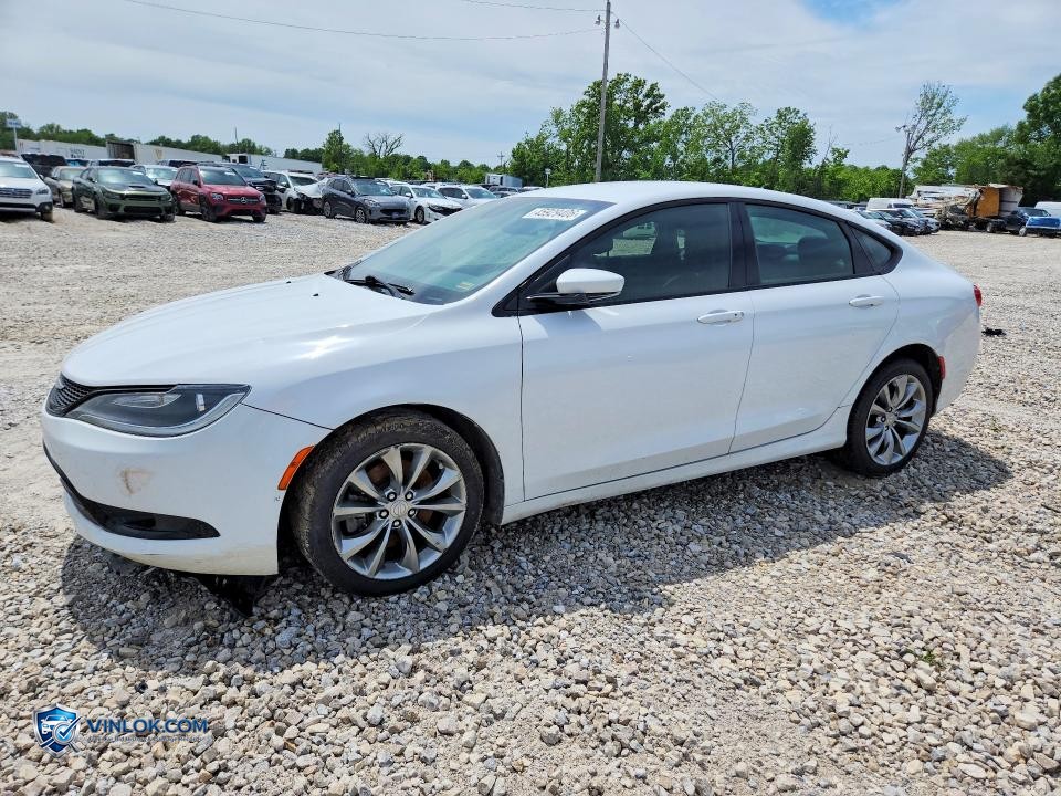 2015 CHRYSLER 200 S – Lot 45929406 auction photo