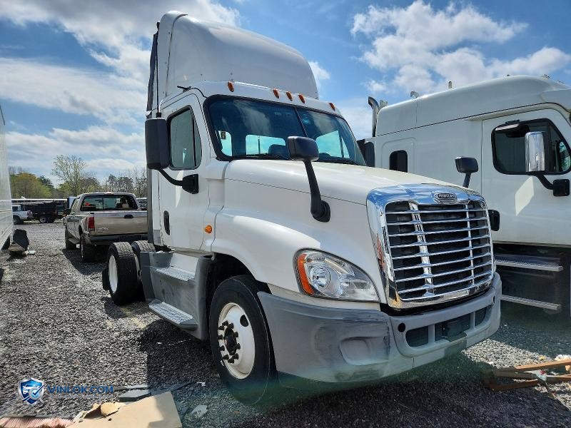 2016 FREIGHTLINER CASCADIA 125 SEMI TRUCK – Lot 46211856 auction photo