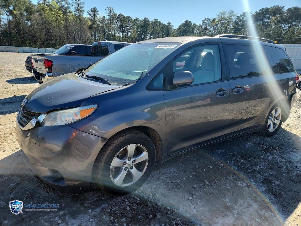 2013 TOYOTA SIENNA – Lot 46406096 auction photo