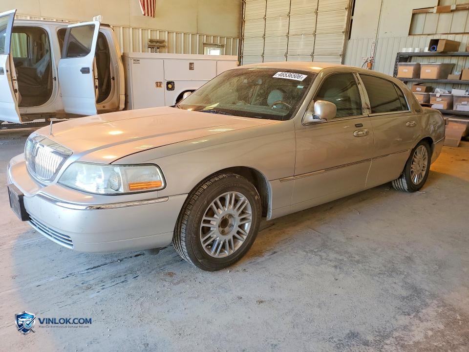 2010 LINCOLN TOWN CAR SIGNATURE LIMITED – Lot 46536506 auction photo