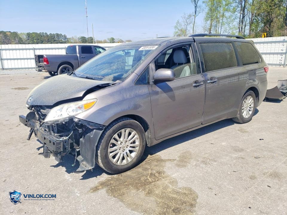 2015 TOYOTA SIENNA XLE 8-PASSENGER – Lot 46664686 auction photo