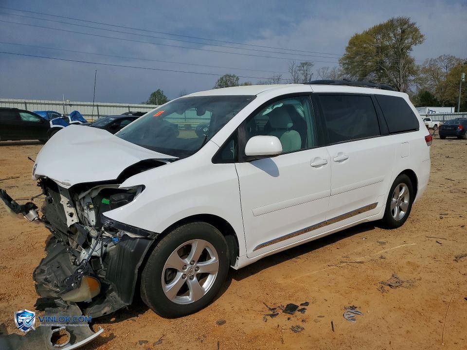 2013 TOYOTA SIENNA LE 8-PASSENGER – Lot 47152236 auction photo