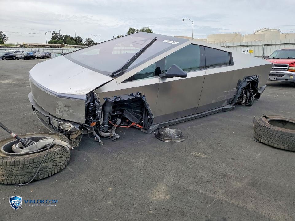 2025 TESLA CYBERTRUCK – Lot 47986756 auction photo