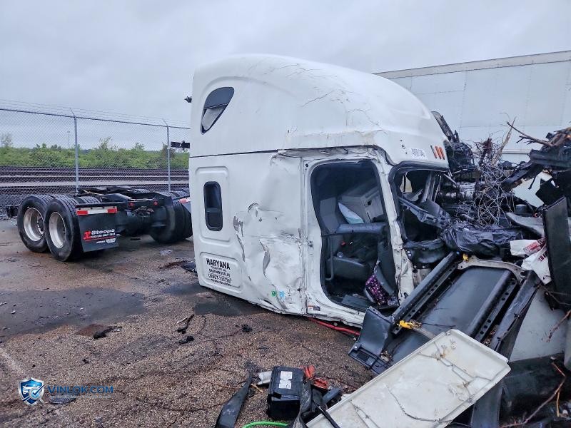2021 FREIGHTLINER CASCADIA 126 SEMI TRUCK – Lot 49061346 auction photo