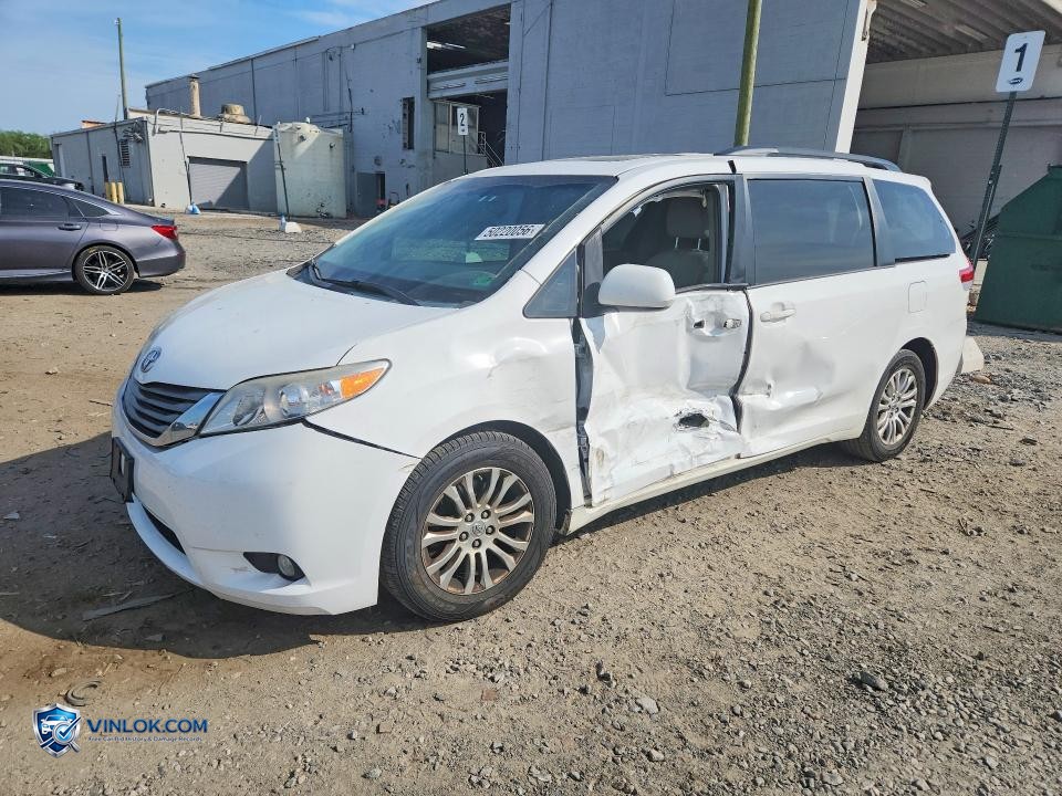 2014 TOYOTA SIENNA XLE 8-PASSENGER – Lot 50220056 auction photo