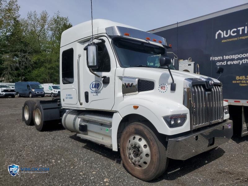 2024 WESTERN STAR 47X CHASSIS SEMI TRUCK – Lot 50239976 auction photo