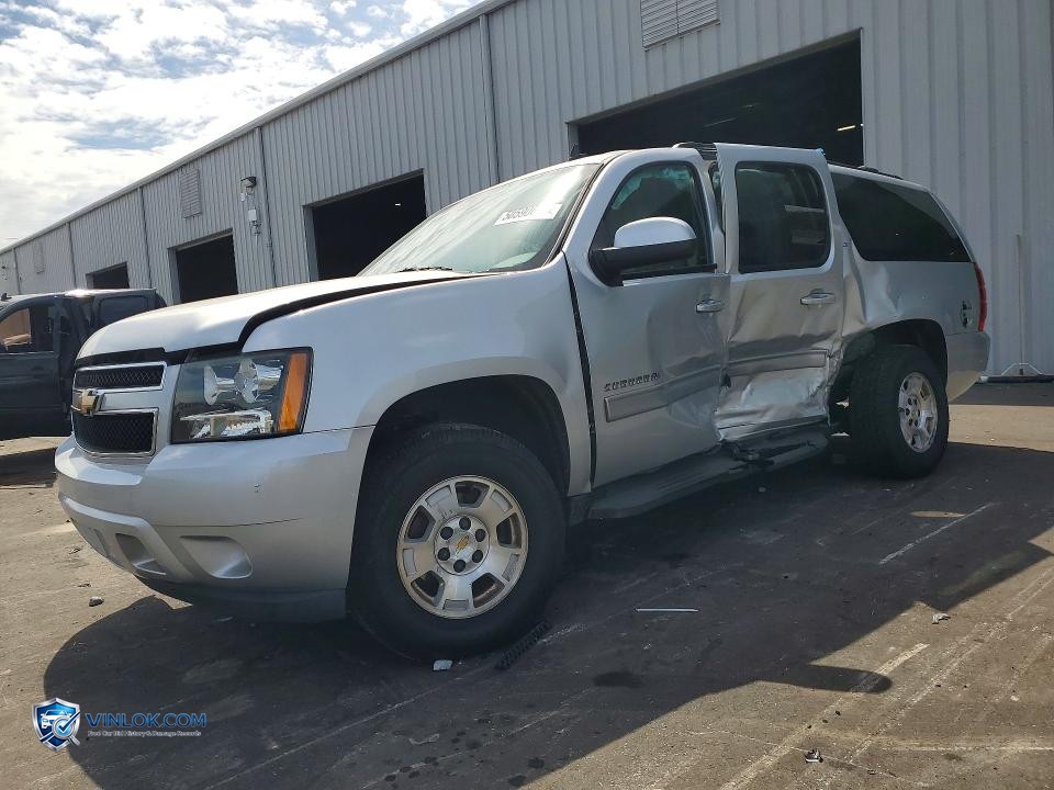 2014 CHEVROLET SUBURBAN C1500 LT – Lot 50590636 auction photo