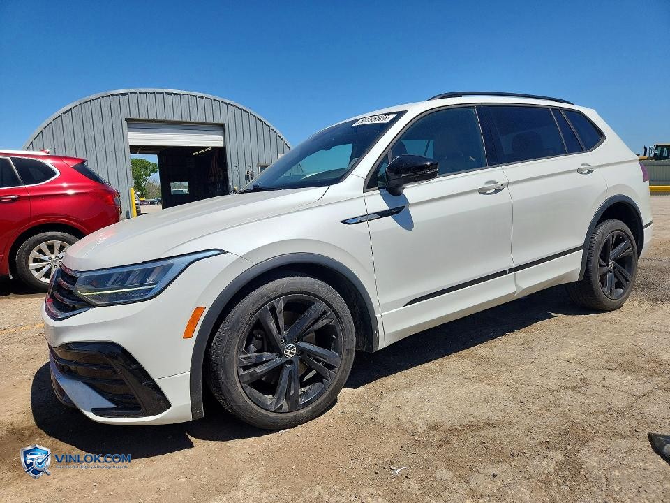 2023 VOLKSWAGEN TIGUAN SE R-LINE BLACK – Lot 50595506 auction photo