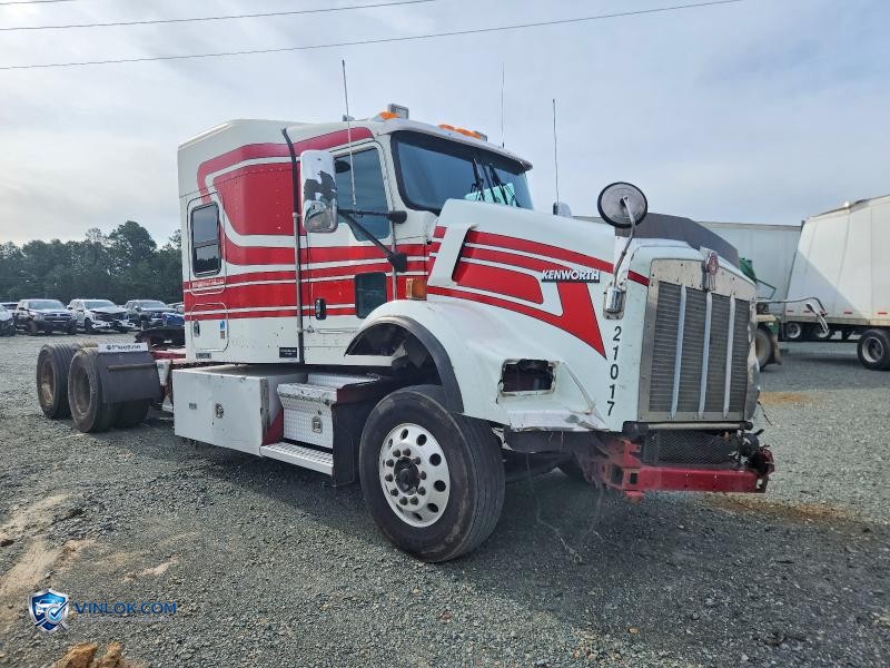 2010 KENWORTH T800 SEMI TRUCK – Lot 51089706 auction photo