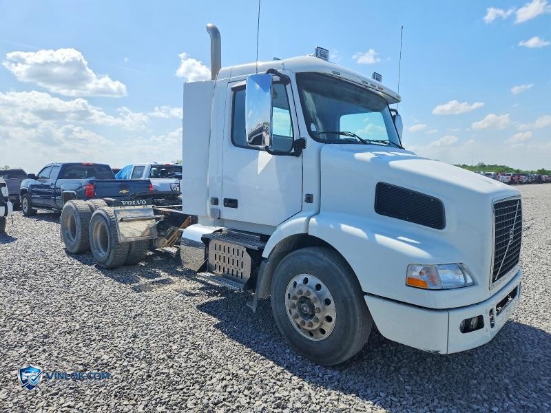 2012 VOLVO VNM SEMI TRUCK – Lot 51113226 auction photo