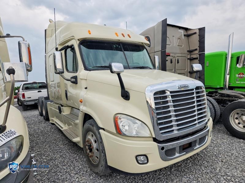 2013 FREIGHTLINER CASCADIA SEMI TRUCK – Lot 51113616 auction photo