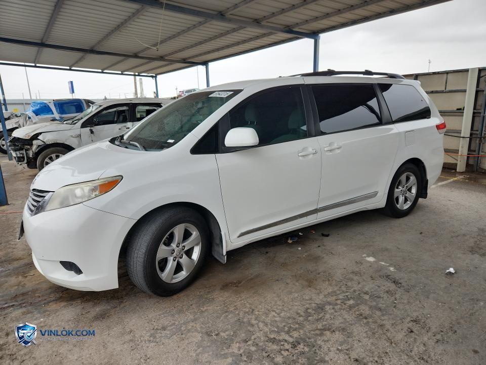 2014 TOYOTA SIENNA LE – Lot 51643316 auction photo