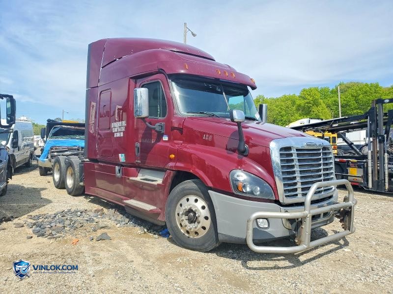 2018 FREIGHTLINER CASCADIA 125 SEMI TRUCK – Lot 51773576 auction photo