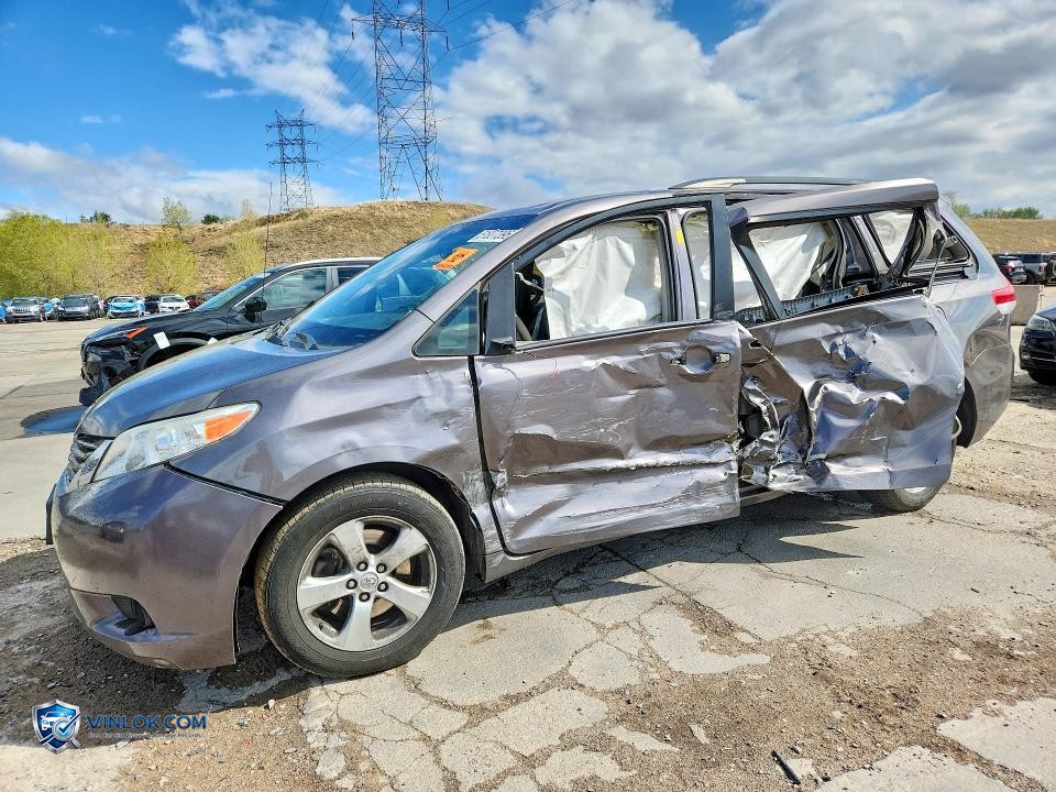2014 TOYOTA SIENNA LE – Lot 51837396 auction photo