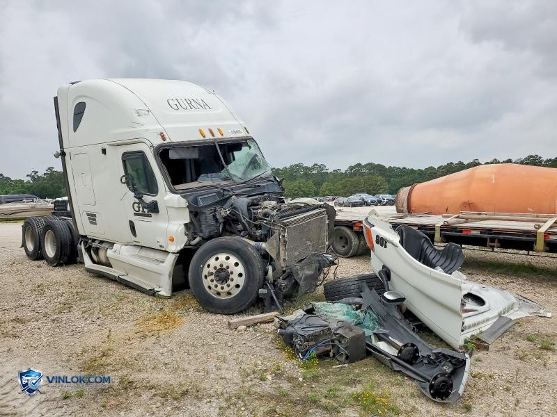 2011 FREIGHTLINER CASCADIA SEMI TRUCK – Lot 51864516 auction photo