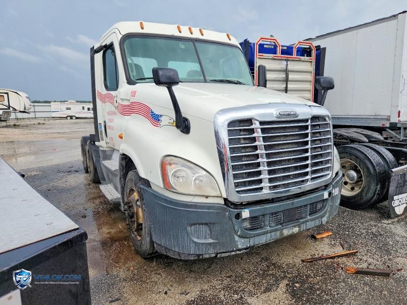 2018 FREIGHTLINER CASCADIA 125 SEMI TRUCK – Lot 51949756 auction photo