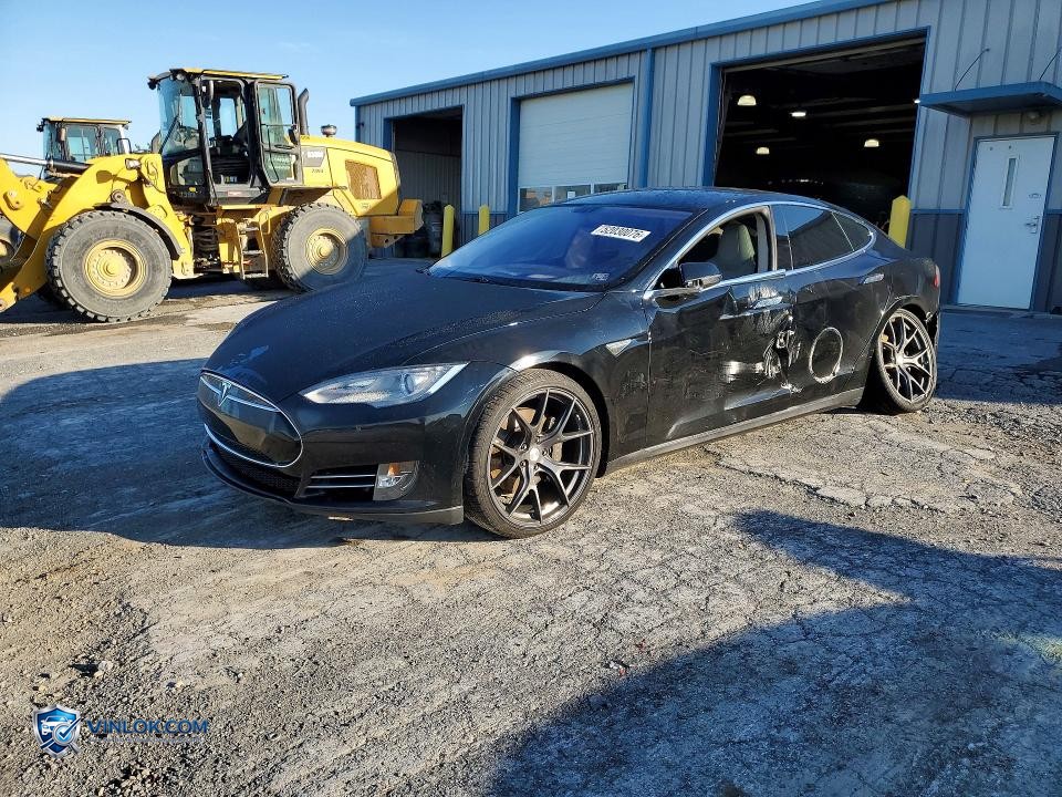 2014 TESLA MODEL S – Lot 52030076 auction photo