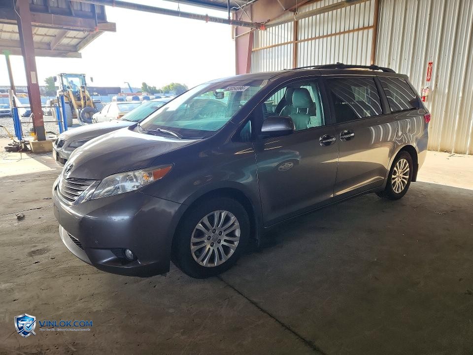 2017 TOYOTA SIENNA XLE PREMIUM 8-PASSENGER – Lot 52054996 auction photo