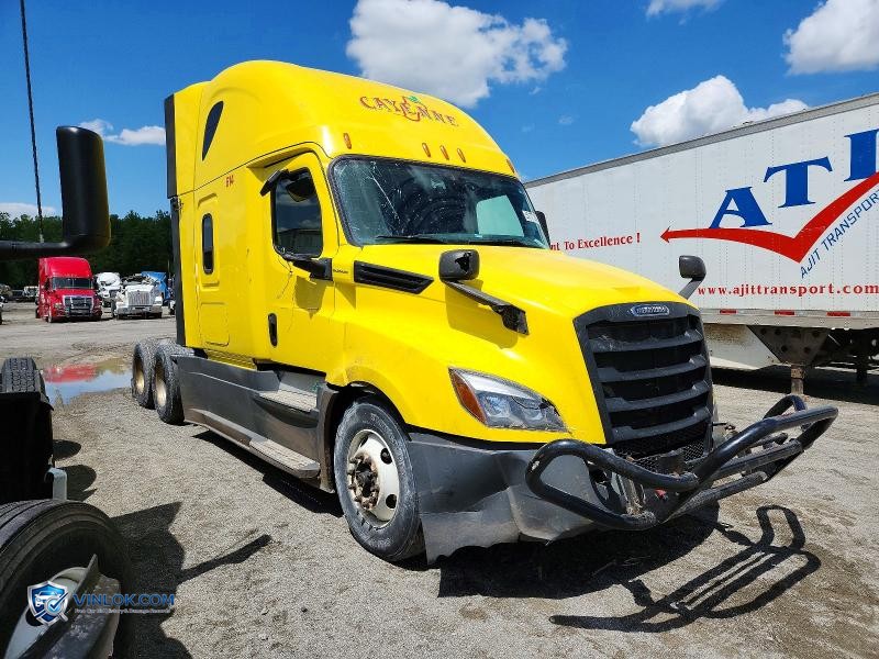 2020 FREIGHTLINER CASCADIA 126 SEMI TRUCK – Lot 52177256 auction photo
