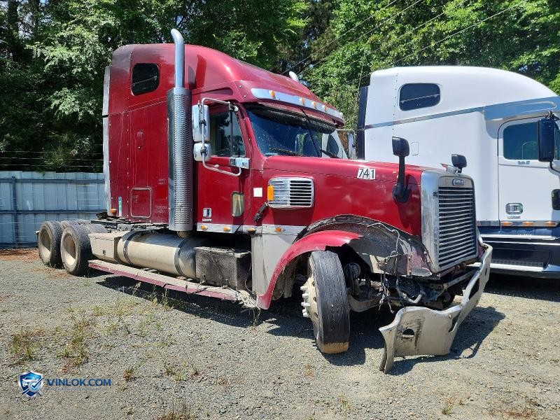 2006 FREIGHTLINER CORONADO CC132 SEMI TRUCK – Lot 52190246 auction photo