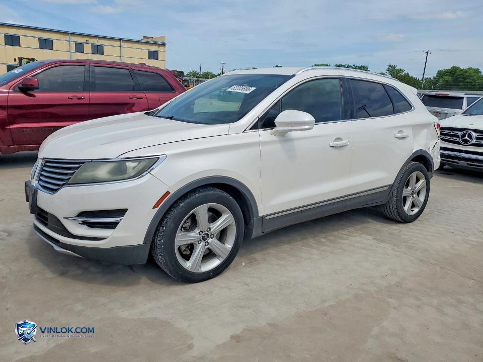 2015 LINCOLN TOWNHOUSE MKC – Lot 52205886 auction photo