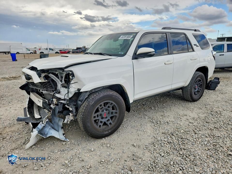 2024 TOYOTA 4RUNNER TRD OFF-ROAD PREMIUM – Lot 52261956 auction photo