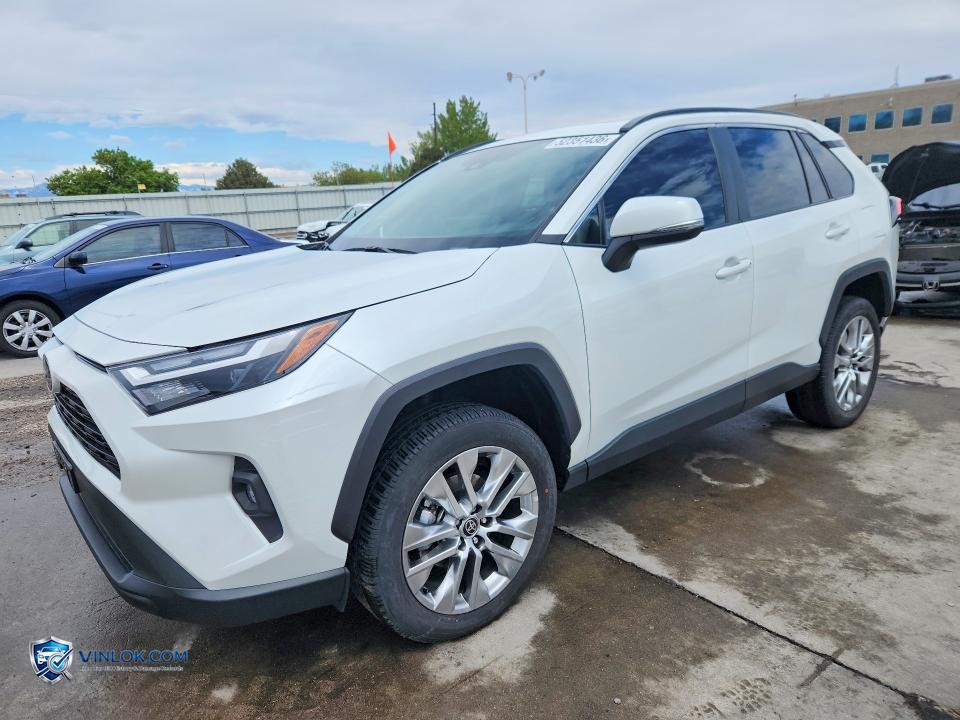 2024 TOYOTA RAV4 XLE PREMIUM – Lot 52351436 auction photo