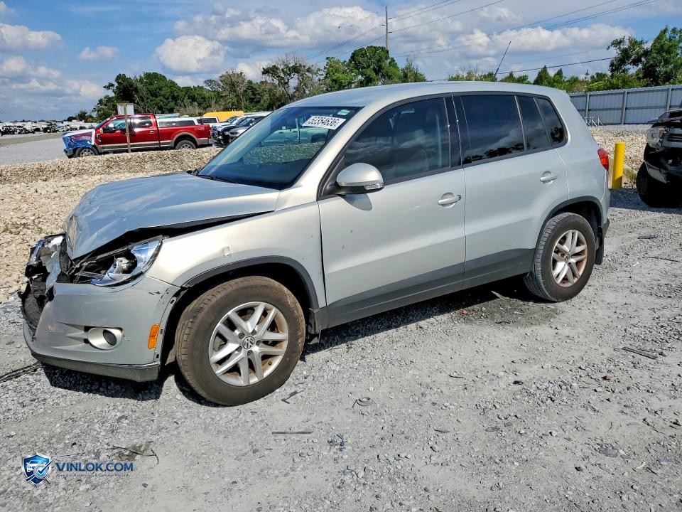 2011 VOLKSWAGEN TIGUAN S – Lot 52354636 auction photo