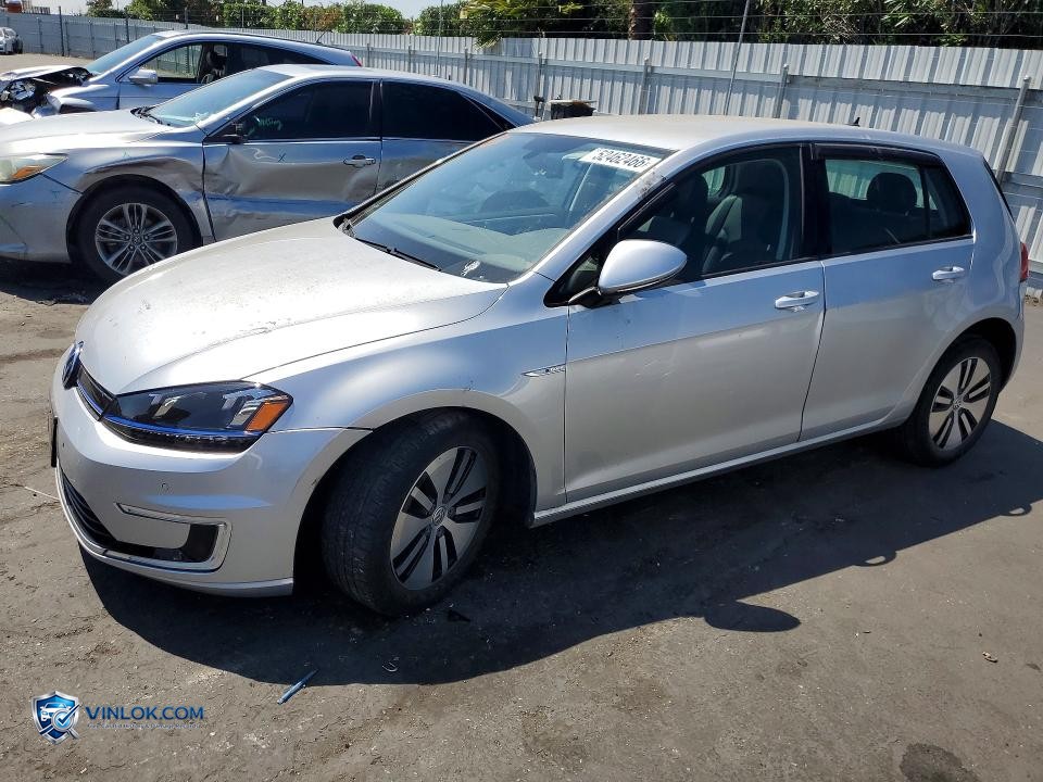2016 VOLKSWAGEN E-GOLF SEL PREMIUM – Lot 52462466 auction photo