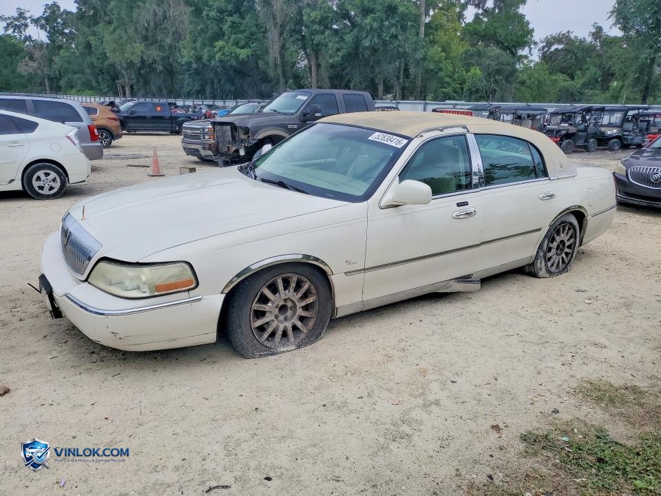 2007 LINCOLN TOWN CAR SIGNATURE – Lot 52838416 auction photo