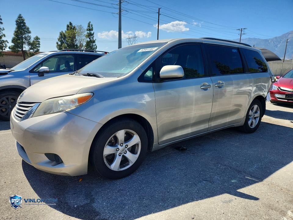 2016 TOYOTA SIENNA LE – Lot 52964166 auction photo