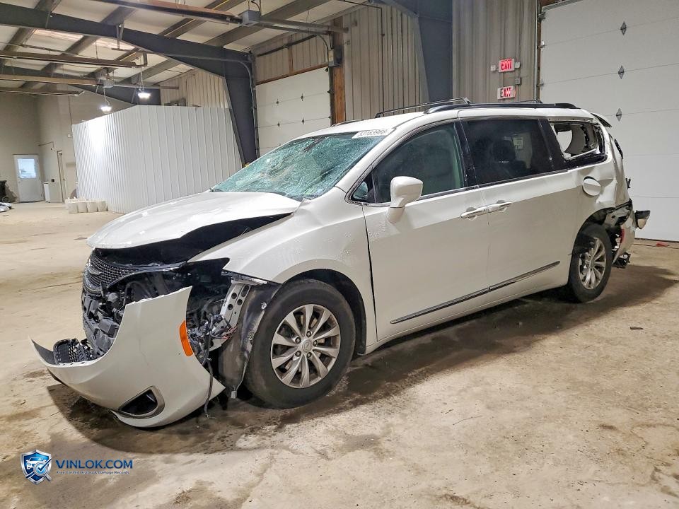 2017 CHRYSLER PACIFICA TOURING L – Lot 53163966 auction photo