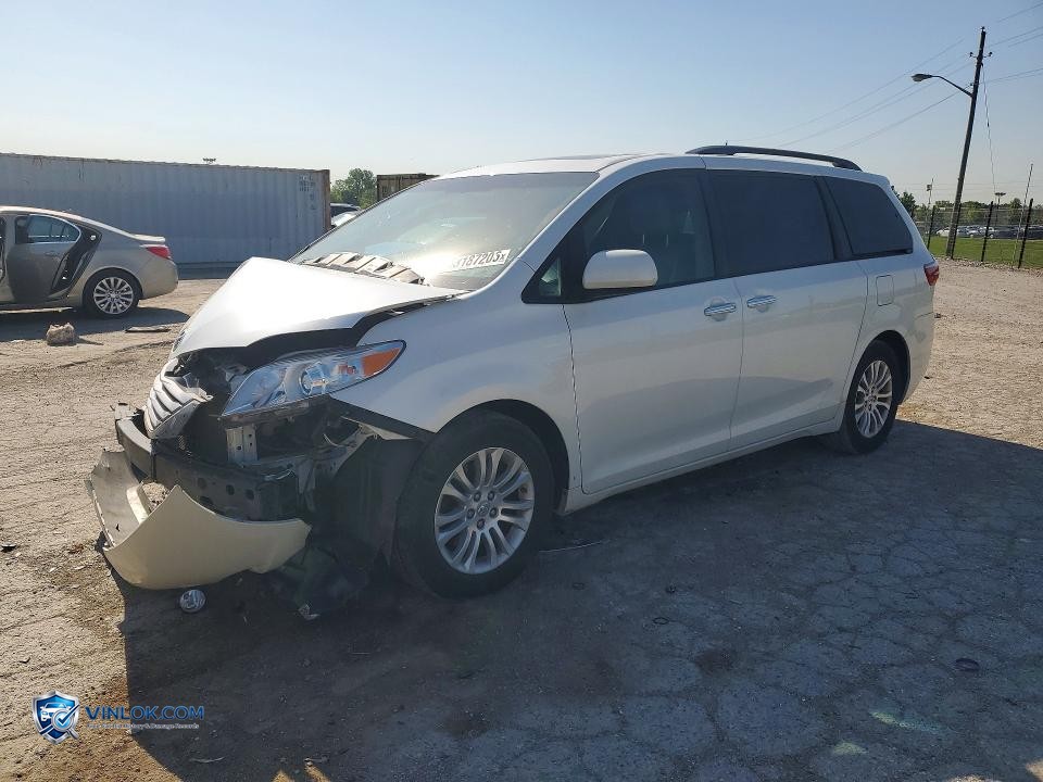 2015 TOYOTA SIENNA XLE 8-PASSENGER – Lot 53187206 auction photo