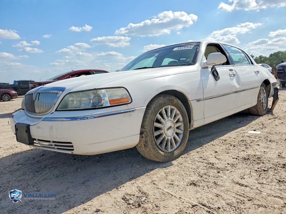 2004 LINCOLN TOWN CAR – Lot 53235996 auction photo