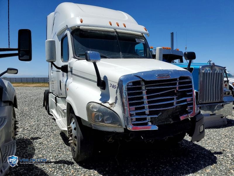 2016 FREIGHTLINER CASCADIA 125 SEMI TRUCK – Lot 53299216 auction photo