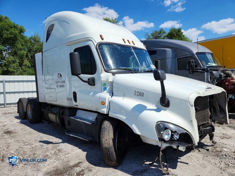 2018 FREIGHTLINER CASCADIA 125 SEMI TRUCK – Lot 53367496 auction photo