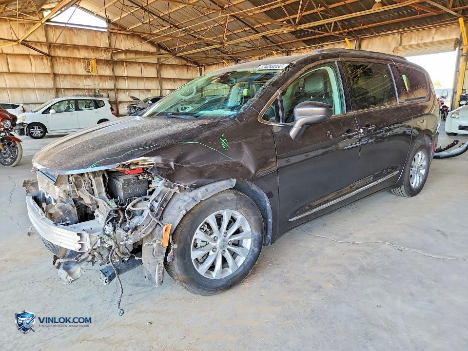 2019 CHRYSLER PACIFICA TOURING L – Lot 53438266 auction photo