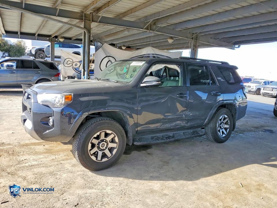 2024 TOYOTA 4RUNNER TRD OFF-ROAD PREMIUM – Lot 53666626 auction photo