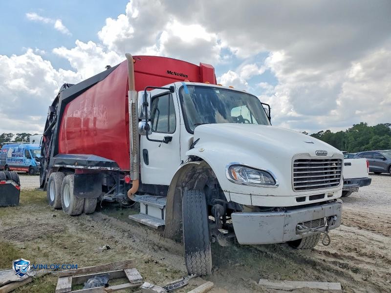 2010 FREIGHTLINER BUSINESS CLASS M2 REFUSE TRUCK – Lot 54108986 auction photo