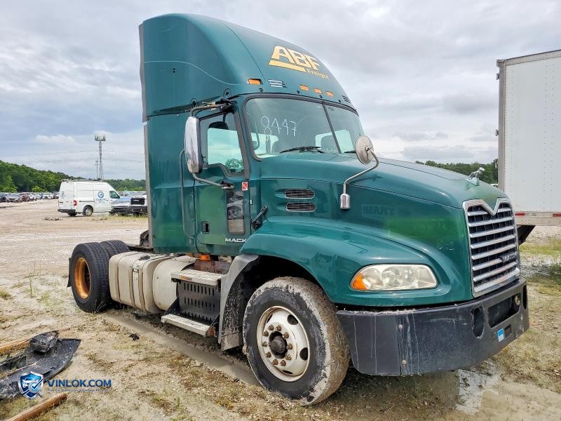 2016 MACK CXU612 SEMI TRUCK – Lot 54213826 auction photo