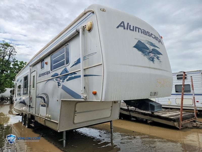 2004 HOLIDAY RAMBLER ALUMASCAPE CAMPER – Lot 54215546 auction photo