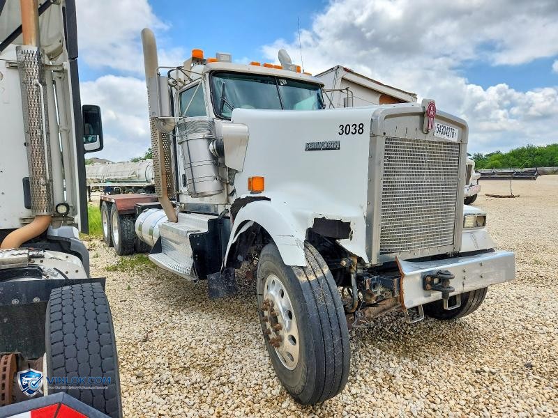 2013 KENWORTH W900 SEMI TRUCK – Lot 54304276 auction photo