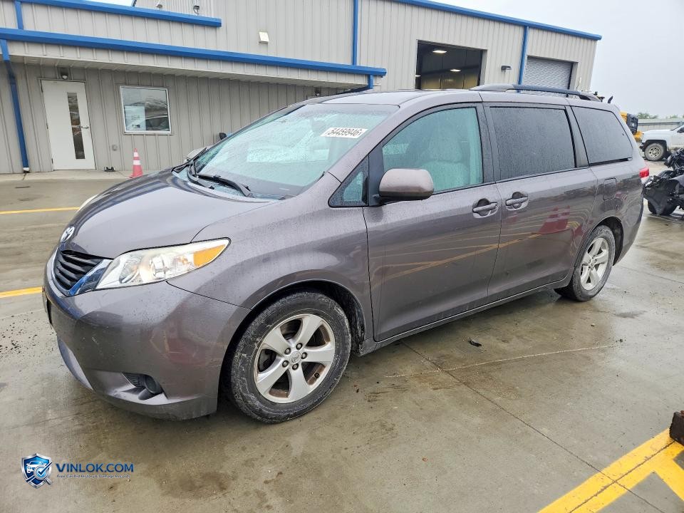 2013 TOYOTA SIENNA LE – Lot 54459946 auction photo