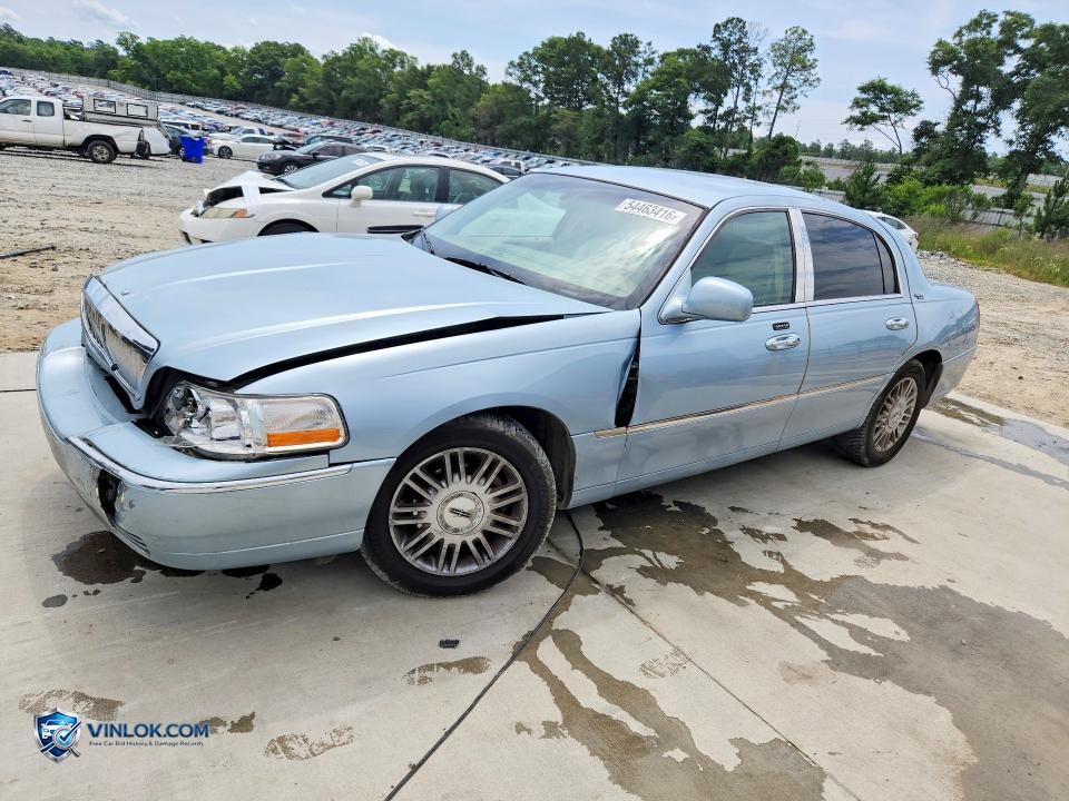 2009 LINCOLN TOWN CAR SIGNATURE LIMITED – Lot 54463416 auction photo