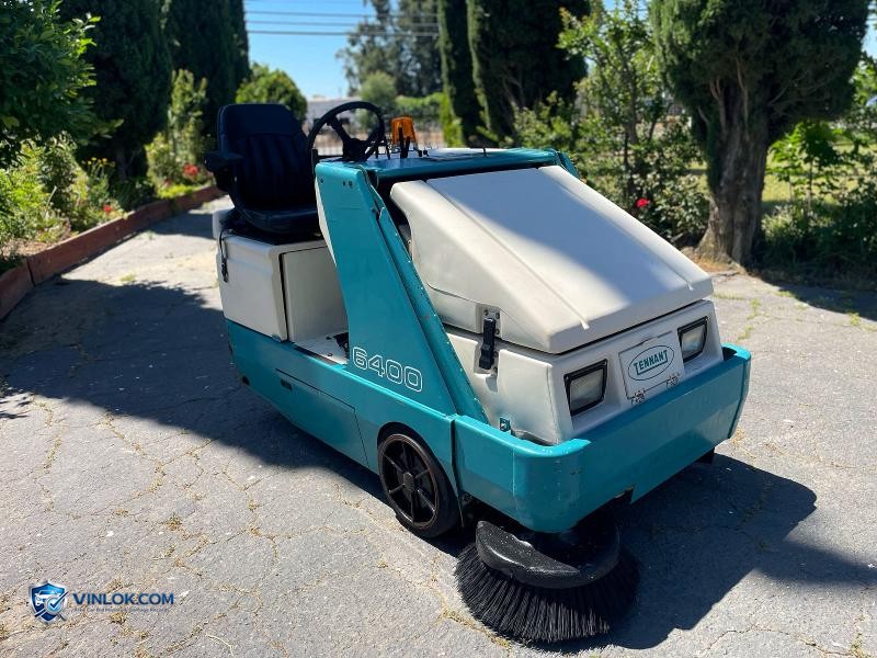2008 TENNANT 6400 BROOMS AND SWEEPERS SWEEPER – Lot 54490916 auction photo