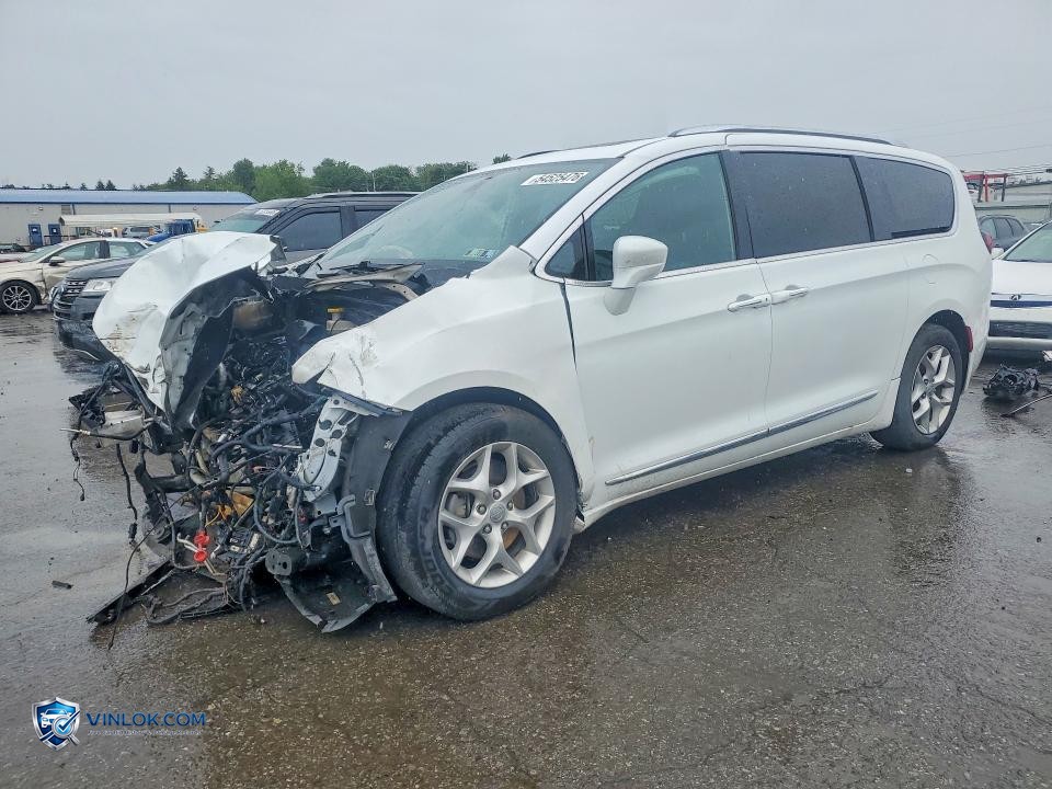 2019 CHRYSLER PACIFICA TOURING L PLUS – Lot 54525476 auction photo