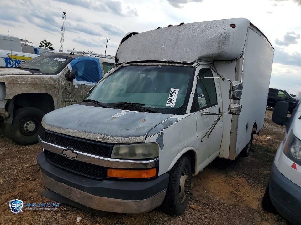 2004 CHEVROLET EXPRESS G3500 – Lot 54601856 auction photo
