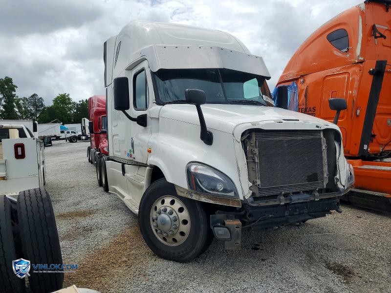 2015 FREIGHTLINER CASCADIA SEMI TRUCK – Lot 54678016 auction photo
